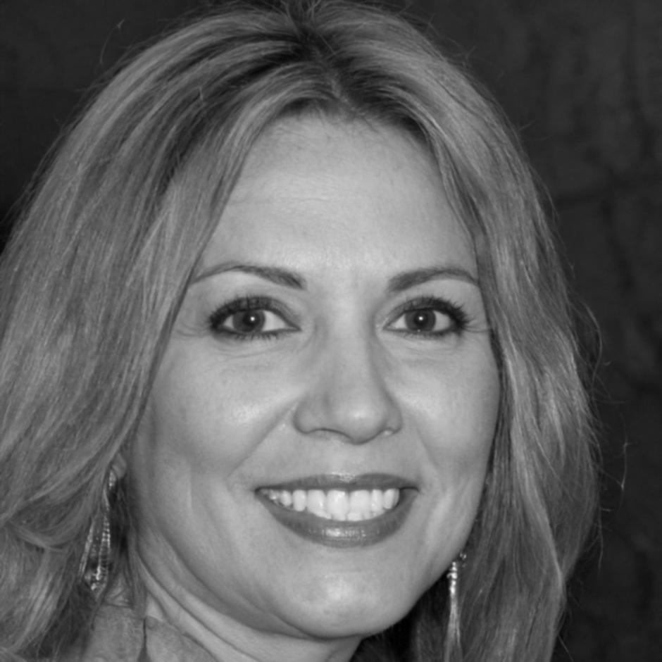 Freya Andersson, E-commerce Entrepreneur